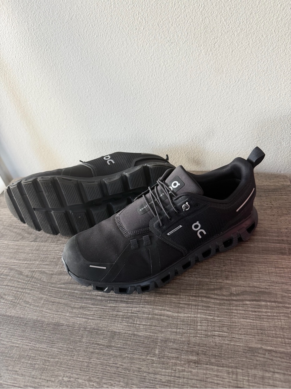 On Running Black Cloudswift Low-Profile Running Sneakers - Picture 2 of 4